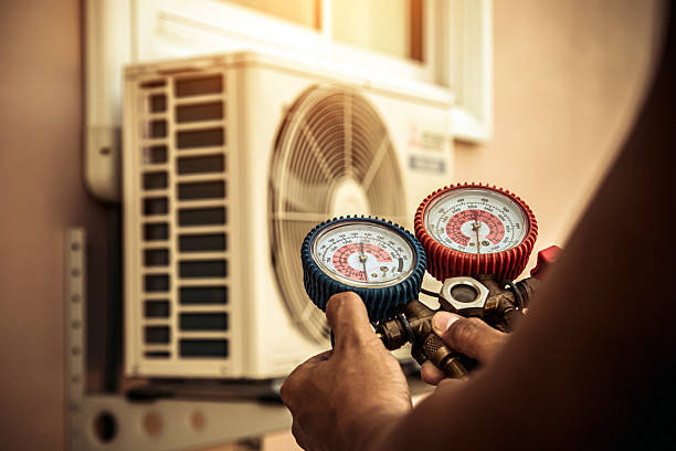 Professional Hvac technician working in Pixley, CA
